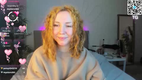 Snapshot of luna_go1d chatting on 11.09.25 Luna online show from 11.09.25