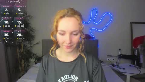 Snapshot of luna_go1d chatting on 11.15.25 Luna online show from 11.15.25