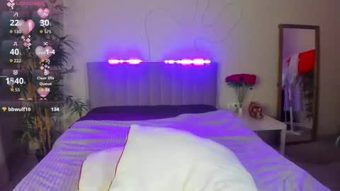 Snapshot of luna_go1d chatting on 11.28.25 Luna online show from 11.28.25