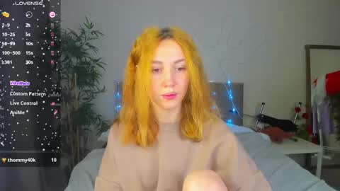 Snapshot of luna_go1d chatting on 11.30.25 Luna online show from 11.30.25