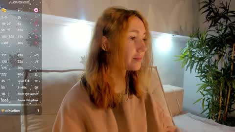 Snapshot of luna_go1d chatting on 11.30.25 Luna online show from 11.30.25