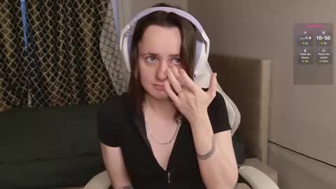 Snapshot of luna_loveeee chatting on 10.19.25 luna_loveeee online show from 10.19.25