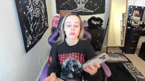 Luna online show from 12.15.25