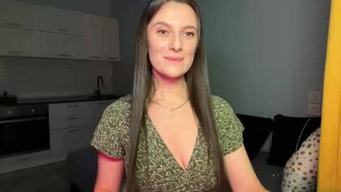 Snapshot of luna_raee chatting on 11.03.25 luna_raee online show from 11.03.25