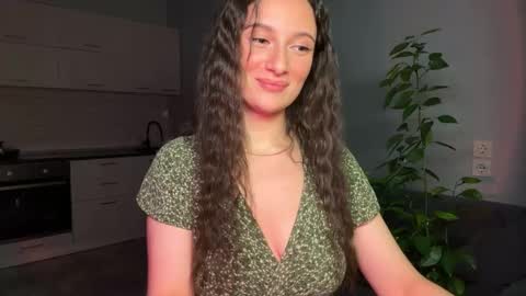 Snapshot of luna_raee chatting on 11.24.25 luna_raee online show from 11.24.25