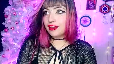 Snapshot of luna_ray420 chatting on 12.21.24 MISS LUNA online show from 12.21.24