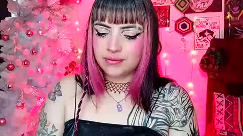 Snapshot of luna_ray420 chatting on 12.21.24 MISS LUNA online show from 12.21.24