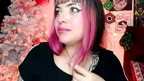 Snapshot of luna_ray420 chatting on 12.23.24 MISS LUNA online show from 12.23.24