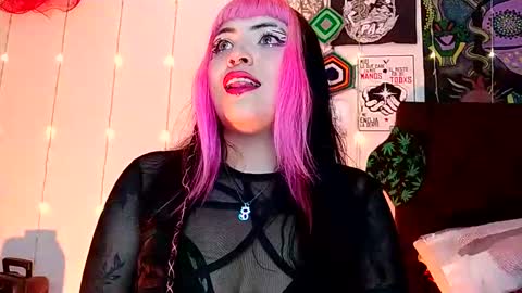 Snapshot of luna_ray420 chatting on 01.01.25 MISS LUNA online show from 01.01.25