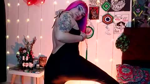 Snapshot of luna_ray420 chatting on 01.05.25 MISS LUNA online show from 01.05.25