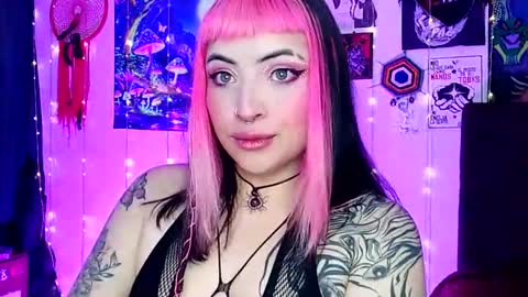 Snapshot of luna_ray420 chatting on 03.01.25 MISS LUNA online show from 03.01.25