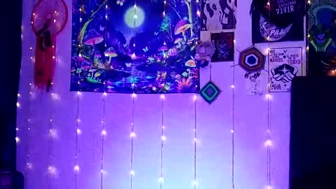 Snapshot of luna_ray420 chatting on 03.04.25 MISS LUNA online show from 03.04.25