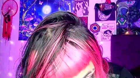 Snapshot of luna_ray420 chatting on 03.07.25 MISS LUNA online show from 03.07.25