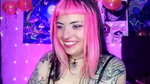 Snapshot of luna_ray420 chatting on 03.12.25 MISS LUNA online show from 03.12.25