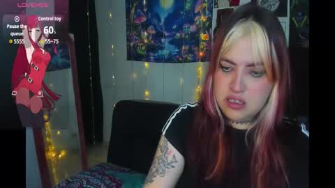 Snapshot of luna_ray420 chatting on 10.20.25 MISS LUNA online show from 10.20.25