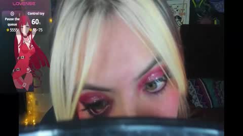 Snapshot of luna_ray420 chatting on 12.01.25 MISS LUNA online show from 12.01.25