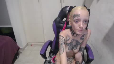 Snapshot of luna_rosita chatting on 02.03.25 Luna online show from 02.03.25