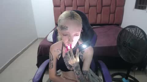 Snapshot of luna_rosita chatting on 02.16.25 Luna online show from 02.16.25