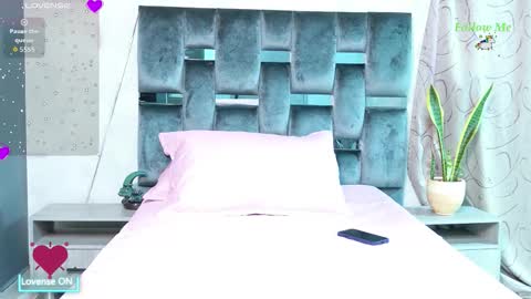 Snapshot of luna_sophya chatting on 10.14.25 luna_sophya online show from 10.14.25