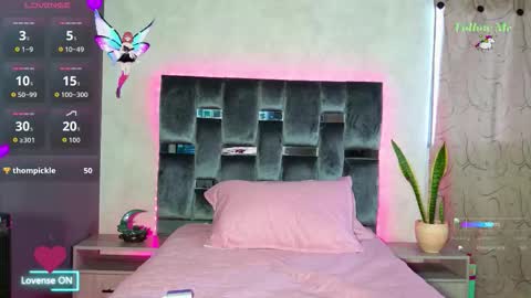 Snapshot of luna_sophya chatting on 10.25.25 luna_sophya online show from 10.25.25