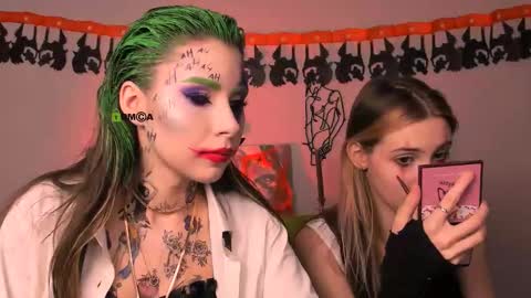 Snapshot of luna_tin chatting on 10.29.25 Luna online show from 10.29.25