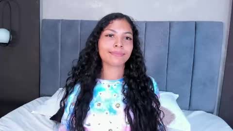 luna_varela_ online show from 06.17.26