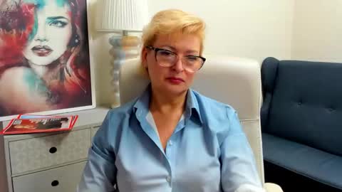 Snapshot of luna_xfantasy chatting on 04.15.26 L u n a online show from 04.15.26