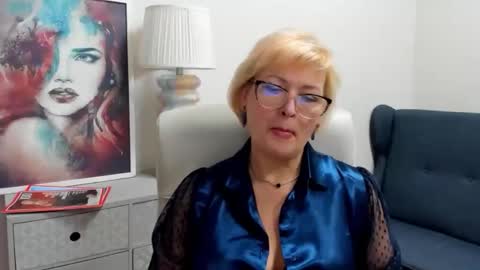 Snapshot of luna_xfantasy chatting on 04.16.26 L u n a online show from 04.16.26