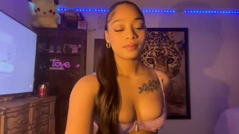 lunaa_11 online show from 11.15.25