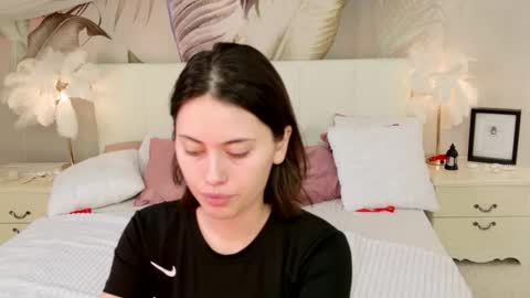 Snapshot of lunaa_baby_girl chatting on 03.29.26 Luna online show from 03.29.26