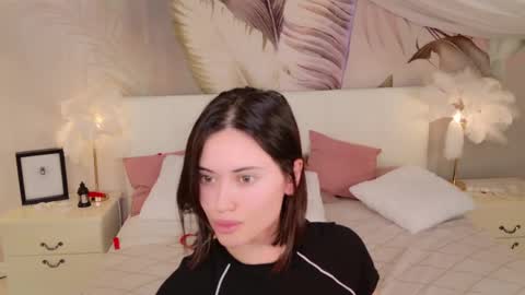 Snapshot of lunaa_baby_girl chatting on 03.31.26 Luna online show from 03.31.26