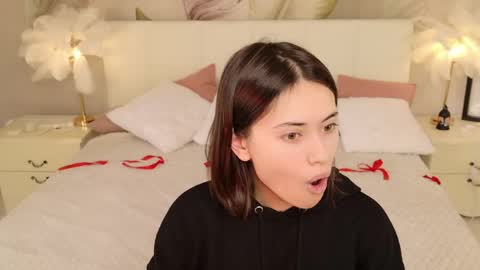 Snapshot of lunaa_baby_girl chatting on 04.13.26 Luna online show from 04.13.26