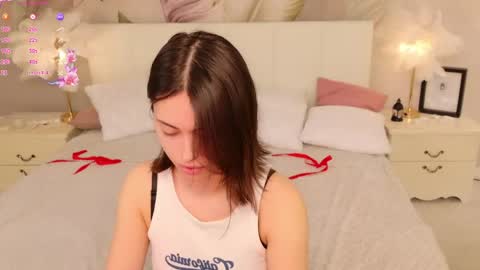 Snapshot of lunaa_baby_girl chatting on 04.16.26 Luna online show from 04.16.26