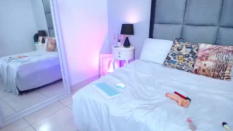 lunaa_moonn online show from 09.22.25