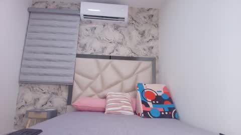 Snapshot of lunablanca_ chatting on 11.14.25 LUNA online show from 11.14.25