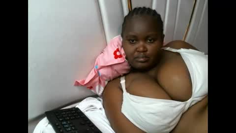 Snapshot of lunabloom01 chatting on 09.14.25 lunabloom01 online show from 09.14.25