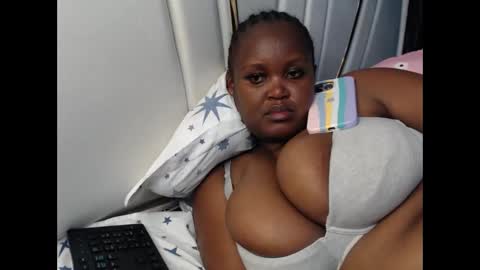 Snapshot of lunabloom01 chatting on 10.08.25 lunabloom01 online show from 10.08.25