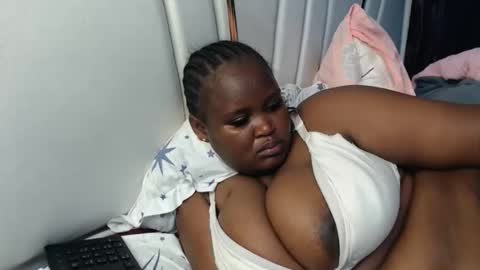 Snapshot of lunabloom01 chatting on 10.09.25 lunabloom01 online show from 10.09.25