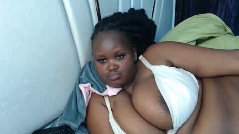 Snapshot of lunabloom01 chatting on 10.20.25 lunabloom01 online show from 10.20.25