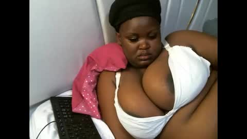 Snapshot of lunabloom01 chatting on 11.16.25 lunabloom01 online show from 11.16.25