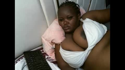 Snapshot of lunabloom01 chatting on 12.15.25 lunabloom01 online show from 12.15.25