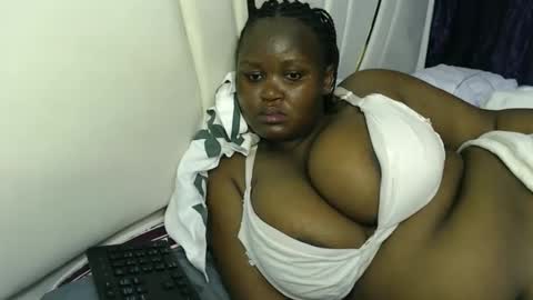 Snapshot of lunabloom01 chatting on 12.22.25 lunabloom01 online show from 12.22.25