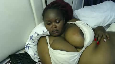 Snapshot of lunabloom01 chatting on 01.14.26 lunabloom01 online show from 01.14.26