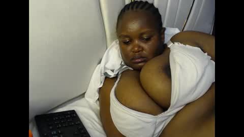 lunabloom01 online show from 02.05.26