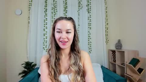 lunacurly_ online show from 12.18.25