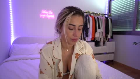 Snapshot of lunaink_ chatting on 01.15.25 Laura online show from 01.15.25