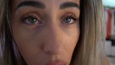 Snapshot of lunaink_ chatting on 02.04.25 Laura online show from 02.04.25