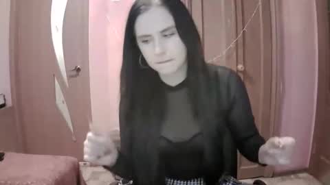 lunamystique_ online show from 02.01.25