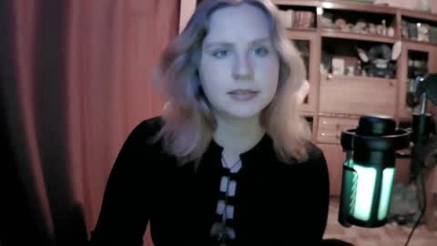 lunamystique_ online show from 04.08.26