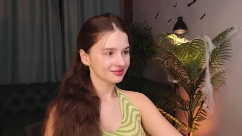 lunaolivia_ online show from 10.29.25